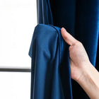 Rideau en velours bleu royal à ombrage modulable