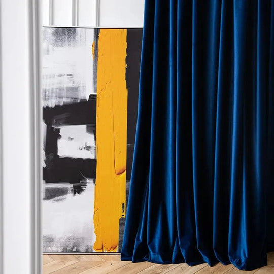 Rideau occultant en velours bleu Klein