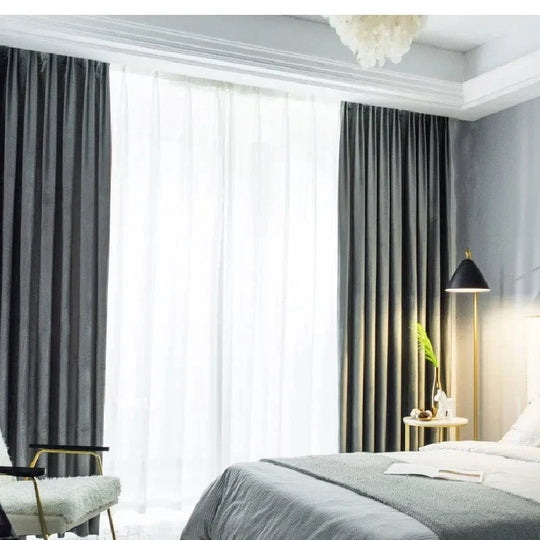 Rideau occultant en velours gris traditionnel
