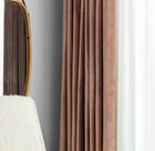 Rideau occultant en velours rose traditionnel