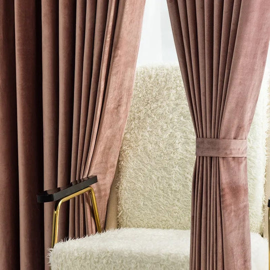 Rideau occultant en velours rose traditionnel